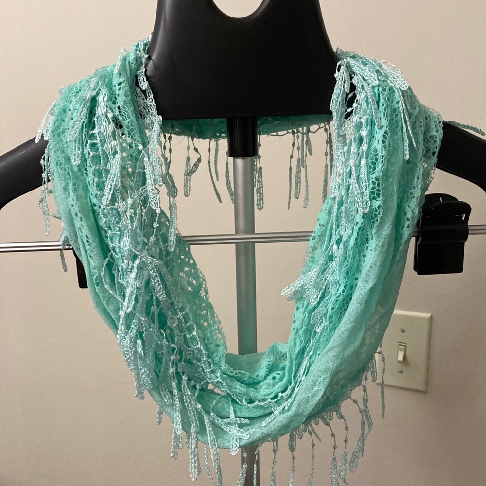 Scarf lace